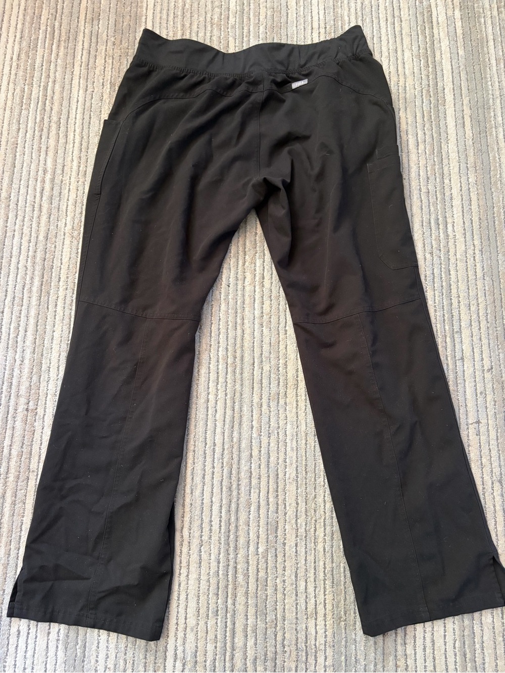 FIGS Set Men's Black Scrub Set – Comfortable Everyday Workwear - Picture 5 of 8